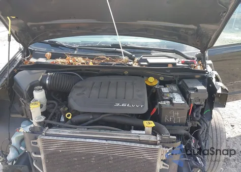 2016 Chrysler Town & Country Limited z USA, uszkodzony, nr VIN 2C4RC1JG5GR221593